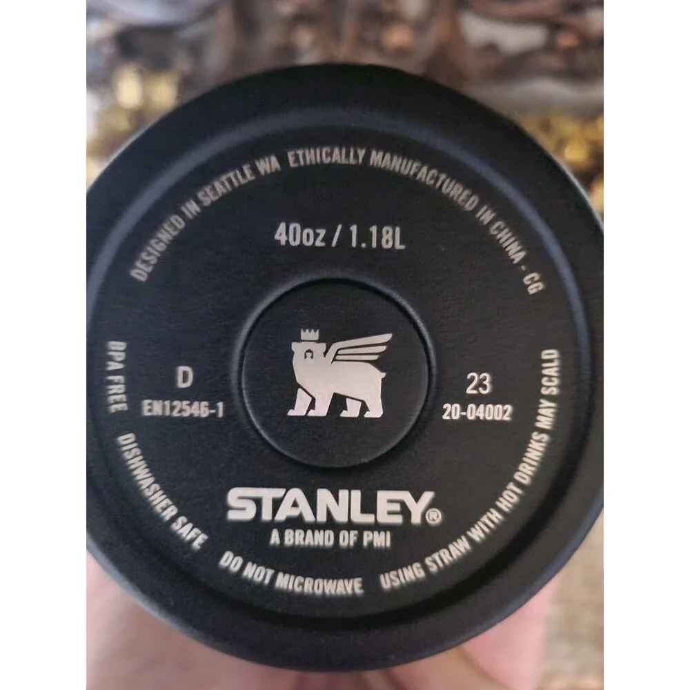 READ DESCRIPTION- 40 oz Neon Black - Stanley Quencher H2.0 Tumbler